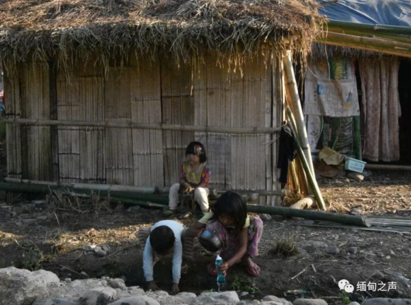 緬甸戰火不斷，上千人逃到緬中邊境線躲避，日子過得很苦
