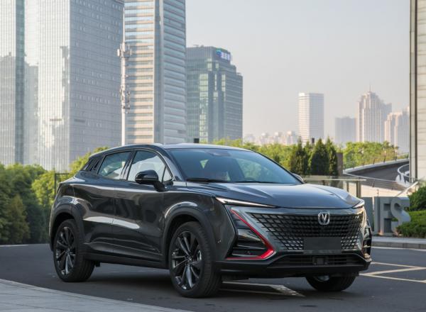 競爭領克01，長安UNI-T運動版，全車多處燻黑，配1.5T，才13萬多