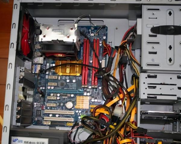 剪不斷理還亂的機箱線材