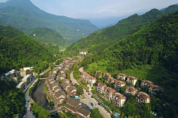 離重慶100公里發現一個避暑佳地！溫泉、漂流、星空、美食都有