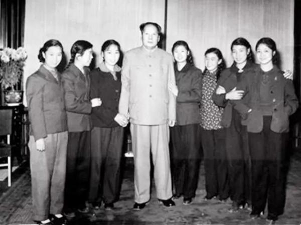 十多年前的保姆給毛主席寫信想見主席,毛主席:馬上派車去接 十多年前的保姆給毛主席寫信想見主席,毛主席:馬上派車去接