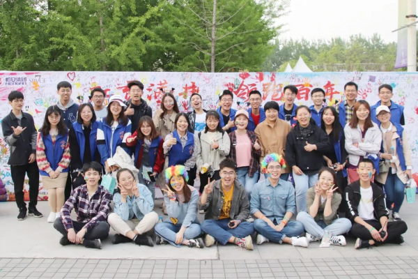 她叫金璐瑤 她叫金璐瑤