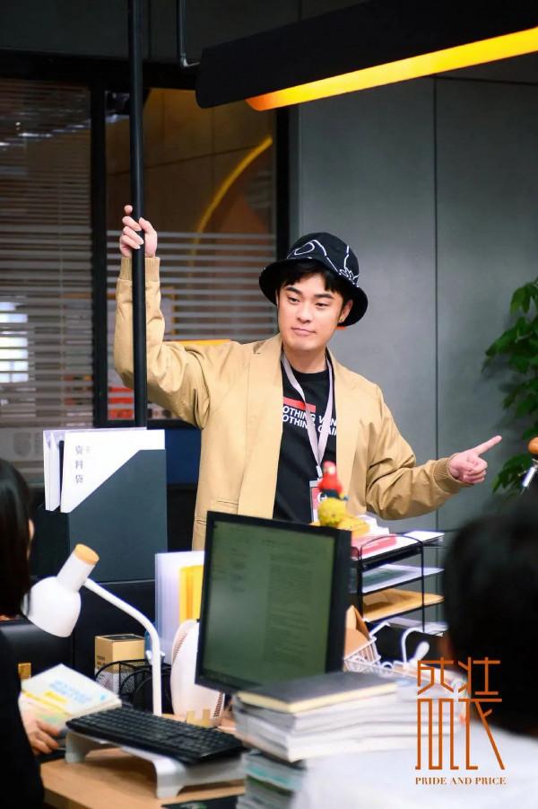 盛裝職場現狀：心機小丑魯斌斌，職場新人李娜，哪一款你遇到過？