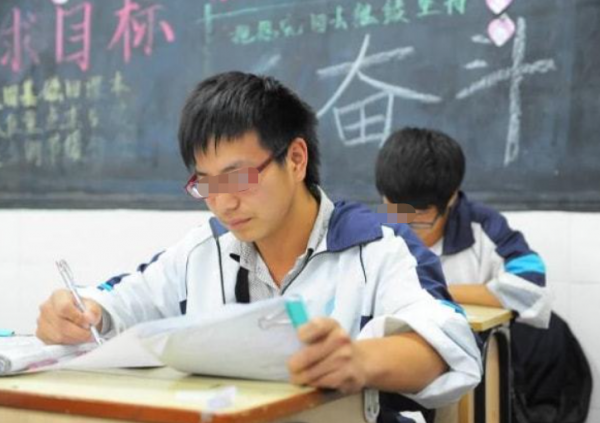 “14歲現象”愁壞家長,孩子叛逆的表象下,藏著什麼秘密? “14歲現象”愁壞家長,孩子叛逆的表象下,藏著什麼秘密?