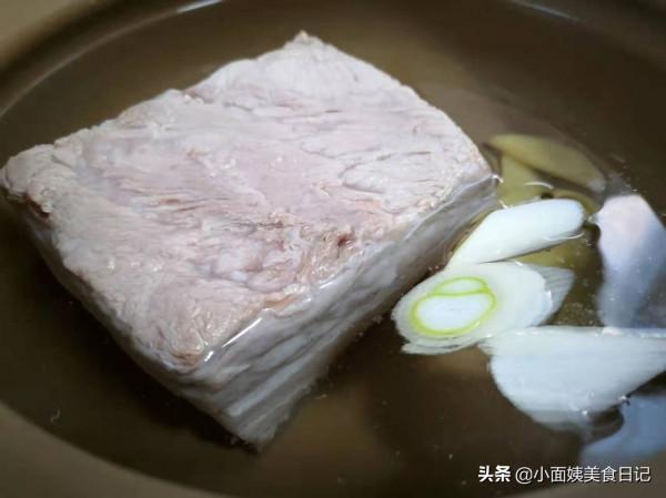 一到冬天,家人就饞這肉,簡單加料上鍋一蒸,鮮嫩多汁,真好吃 一到冬天,家人就饞這肉,簡單加料上鍋一蒸,鮮嫩多汁,真好吃