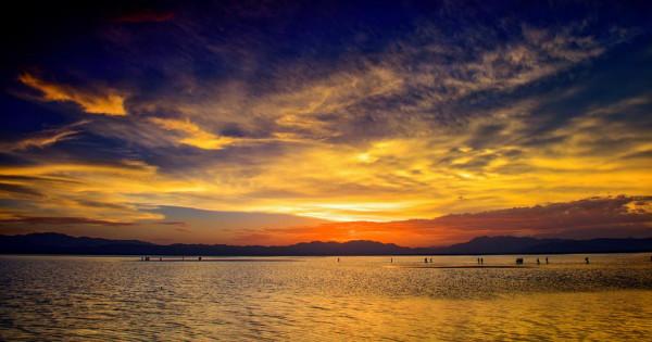 茶卡七月：鹽湖美景惹人醉