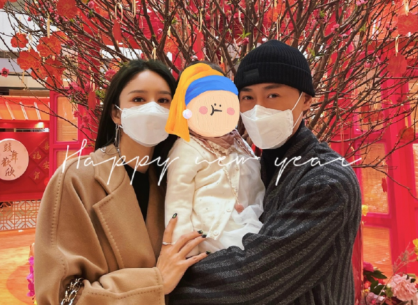 明星春節曬全家福，洪欣張丹峰同框，13歲森碟身高已超田亮