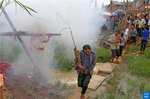 黔東南加榜梯田：《舌尖上的中國》拍攝地，每年的新米節熱鬧非凡