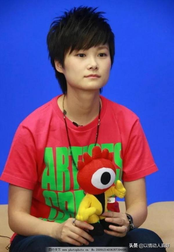 4位未婚女歌手，經歷告訴人們，女人都要給自己留3條後路才好