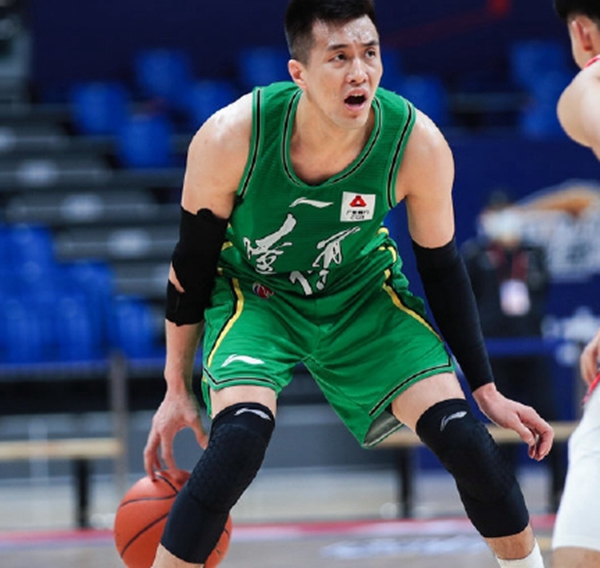 CBA最新積分榜：遼寧豪取10連勝領跑 深圳掀翻浙江排第6