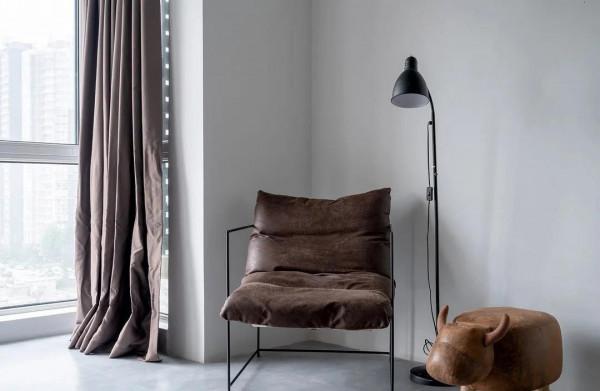 走進她家，就被簡約乾淨的氛圍吸引，室內清爽明亮，生活非常幸福