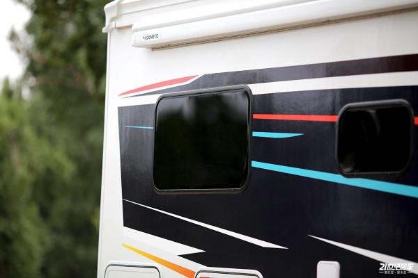 宇通新品，少見的佈局！適合三口家庭假期出遊的單拓展房車