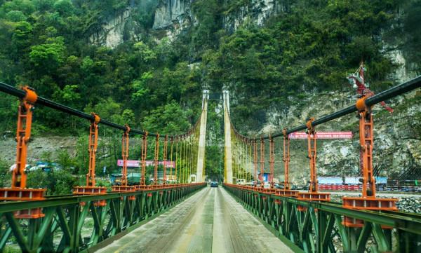 為了修路，4963名解放軍長眠於此！318川藏線究竟是怎樣的工程？