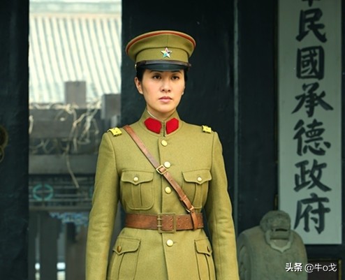 川島芳子那身戎裝，是哪一國哪一軍的軍服