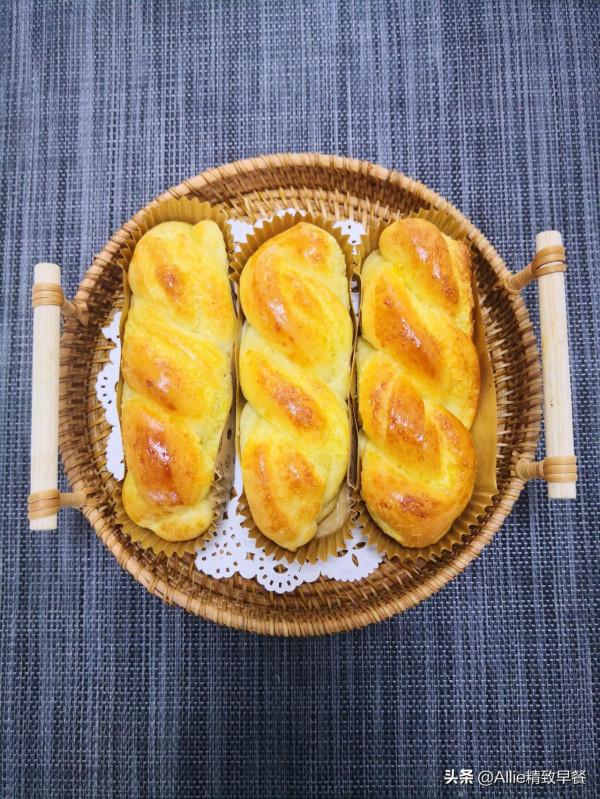 復刻麵包房的麻花小麵包，椰香柔軟又拉絲，學會了隨吃隨做，厲害