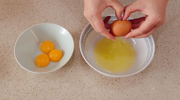 做蛋糕,別隻會用烤箱,家裡有電飯鍋就能做,不會糊鍋也不粘底 做蛋糕,別隻會用烤箱,家裡有電飯鍋就能做,不會糊鍋也不粘底