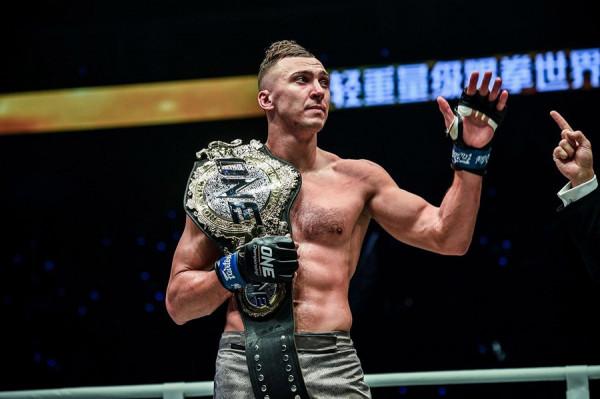 宿命之戰！阿茲鮑爾“追殺”羅曼，爭奪ONE世界冠軍