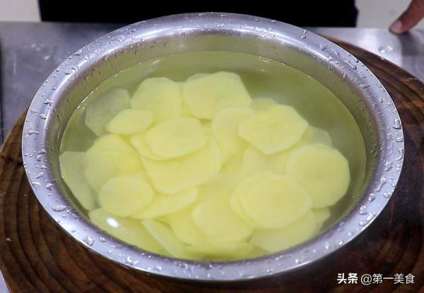 飯店的乾鍋土豆片為啥好吃，原來調醬很關鍵，廚師長分享秘製做法