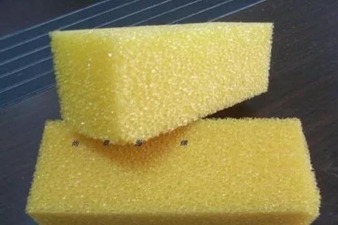 不可思議：如果可以將1g海綿無限壓縮，最終它竟然可以吞噬萬物