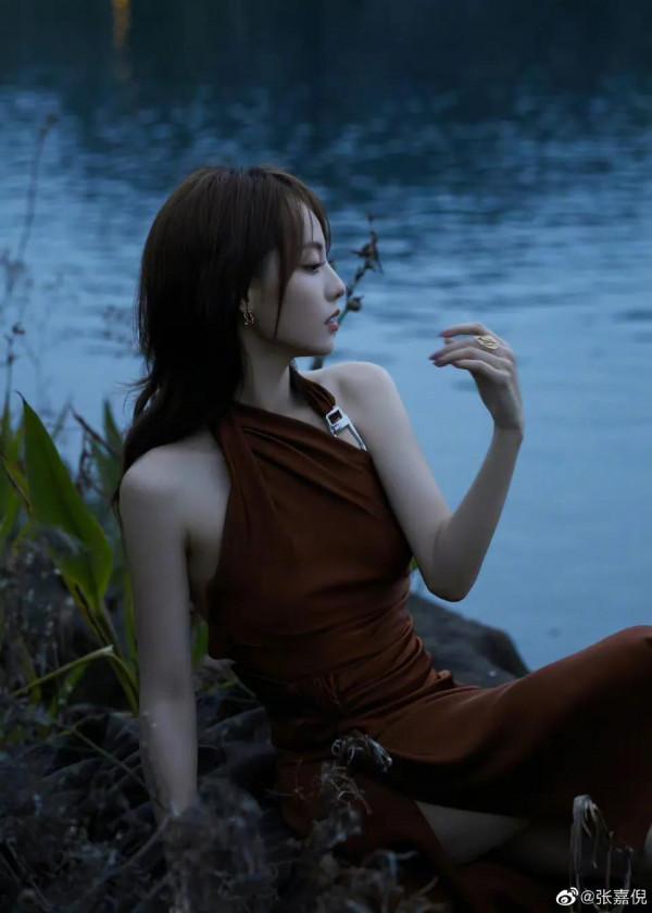 12.7圖:劉亦菲、楊冪、張嘉倪、周筆暢、李棟旭、檀健次、張慧雯 12.7圖:劉亦菲、楊冪、張嘉倪、周筆暢、李棟旭、檀健次、張慧雯