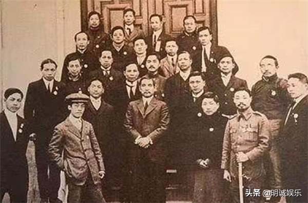 他拒娶宋美齡,推辭黃埔軍校校長,把江山和美人都讓給了蔣介石 他拒娶宋美齡,推辭黃埔軍校校長,把江山和美人都讓給了蔣介石