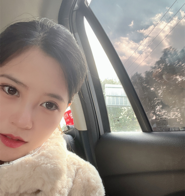 PUBG在逃公主，主持人阿穎限定聖誕裝扮，足以成為宅宅的接班人