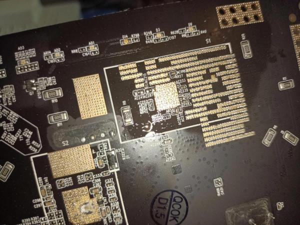 360P4G路由器拆機，看看是不是漏油導致WiFi訊號能連線卻沒流量