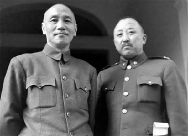 毛主席問衛立煌：驢是先邁左腳還是右腳？衛起先不懂，後猛然醒悟