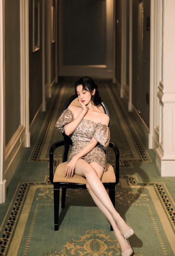 陳小紜還是不要化濃妝了，整個人看著太俗了，穿短裙都顯老