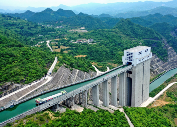 輪船懸浮空中?中國首條天上航運亮相,美網友看後震驚了 輪船懸浮空中?中國首條天上航運亮相,美網友看後震驚了