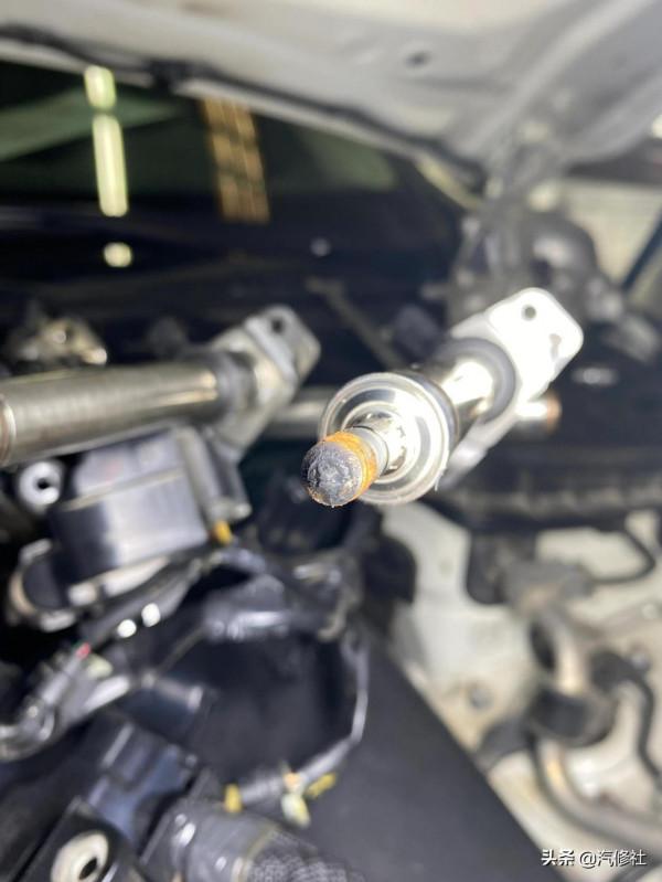 汽車發動機打火無力，感覺像是電量不足，這是什麼情況