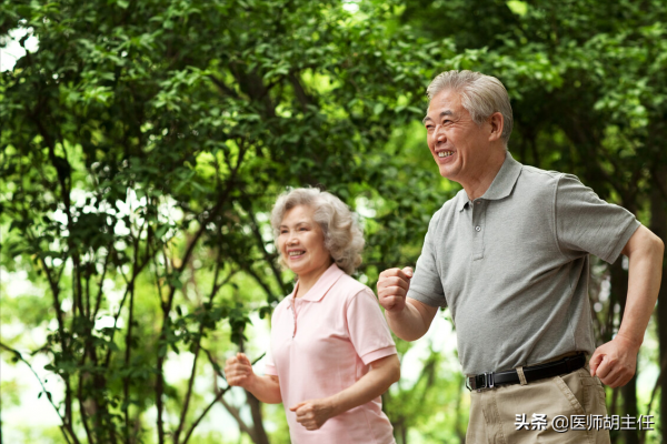 體內有病，腹部先知！醫生提醒：腹部出現4種異常，小心疾病來襲