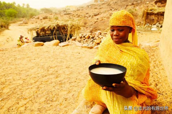 女孩越胖越嫁得好，父母從她們5歲起，就開始強制餵食催肥她們