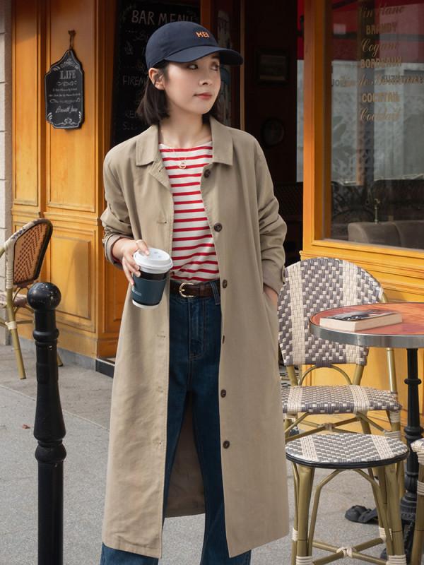 女人過了40歲，衣服建議穿簡約款，條紋衫搭牛仔褲，今年很流行