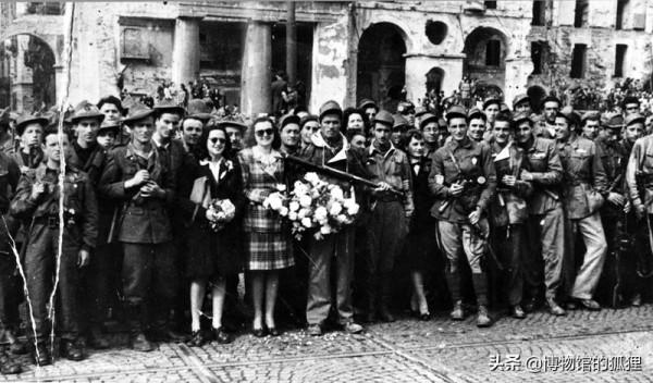 一名蘇軍偵察兵被俘越獄後，遇到義大利女游擊隊員，開啟一段傳奇