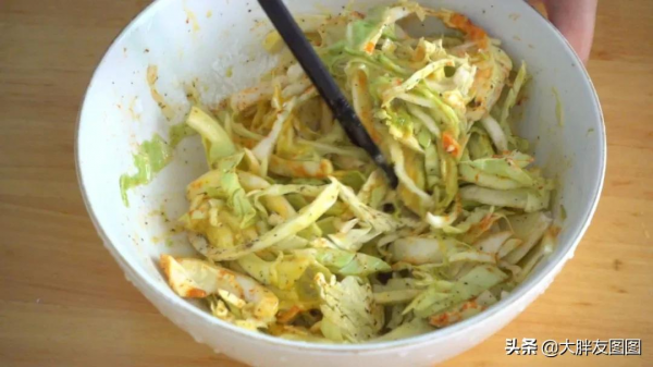 你有包菜麼?快試試做這個披薩,不要麵粉,有手就行,太好吃了 你有包菜麼?快試試做這個披薩,不要麵粉,有手就行,太好吃了