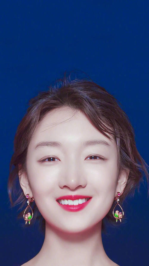 周冬雨時尚穿搭少女感十足 網友們看過她哪些作品評論關注轉發分享