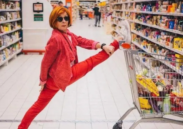 俄羅斯老年網紅：生活不止兒孫和菜市場，後半生依然可以豐富多彩