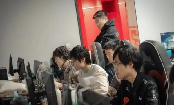 德瑪西亞杯半決賽前瞻：TES VS IG，全華班的對決引關注