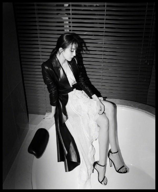 楊冪不愧是“帶貨女王”,燕尾皮衣配荷葉邊長裙,滿屏幹練與唯美 楊冪不愧是“帶貨女王”,燕尾皮衣配荷葉邊長裙,滿屏幹練與唯美