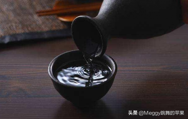 今天才明白,酒精酒“標誌”就在瓶身上,挑酒時看一眼就知道了 今天才明白,酒精酒“標誌”就在瓶身上,挑酒時看一眼就知道了