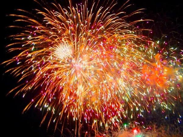 分享：60朵春節煙花，火樹銀花，璀璨奪目，絢麗多彩，眼花繚亂