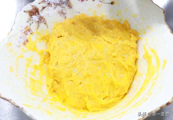 南瓜和紫薯別再蒸了，學會這個南瓜紫薯餅，軟糯香甜，家人都愛吃