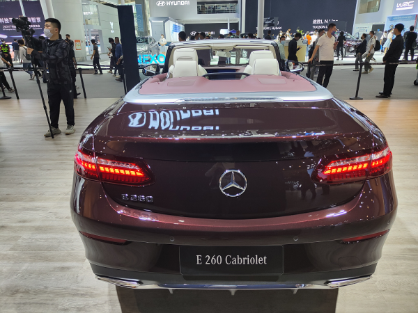 新賓士E級轎跑車系列廣州車展上市，要優雅還看三叉星