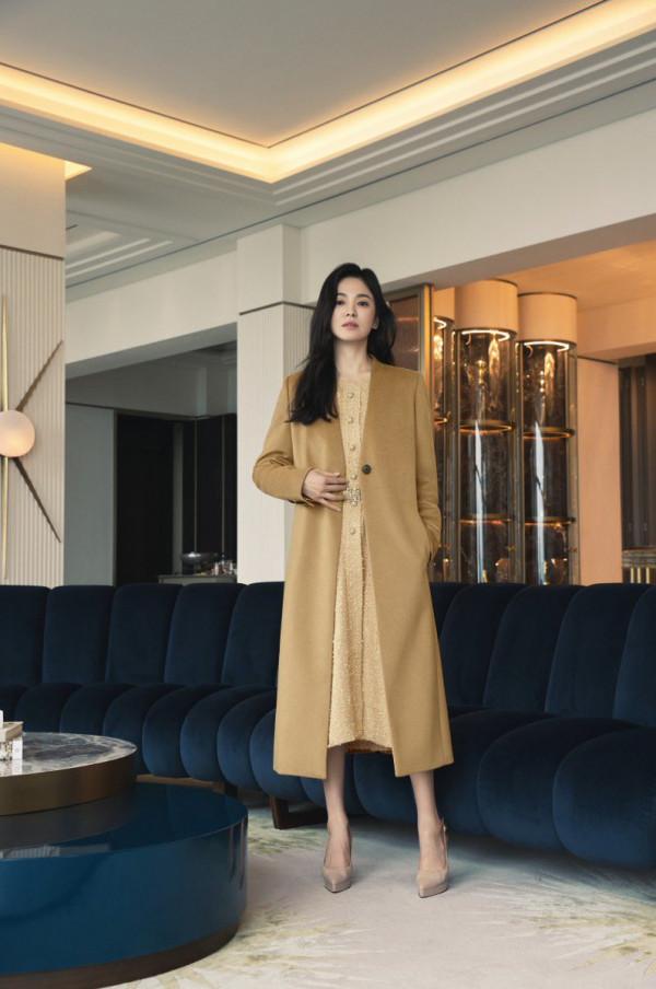 開啟首爾女郎的冬日衣櫥,跟著宋慧喬用經典單品穿出的精緻感 開啟首爾女郎的冬日衣櫥,跟著宋慧喬用經典單品穿出的精緻感