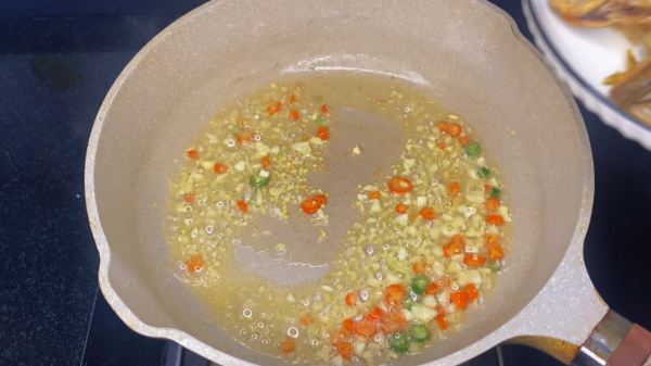 紅燒野生小溪魚，太鮮啦，這種魚在你家鄉叫啥？