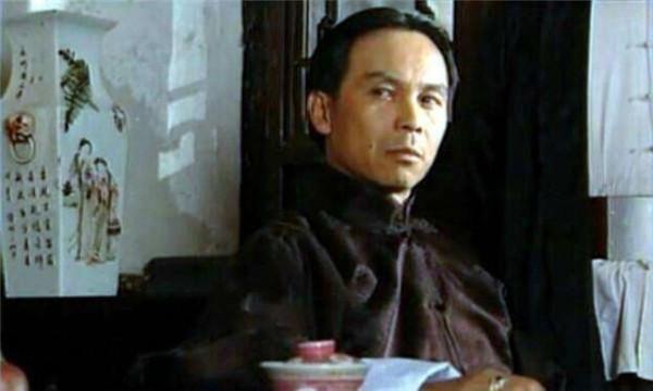 上海灘大佬為情人出氣，一個巴掌扇出一架飛機，蔣介石：再打試試