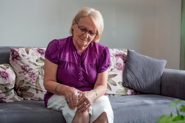 上了歲數膝蓋疼,還能根治嗎?骨科醫生這樣說 上了歲數膝蓋疼,還能根治嗎?骨科醫生這樣說