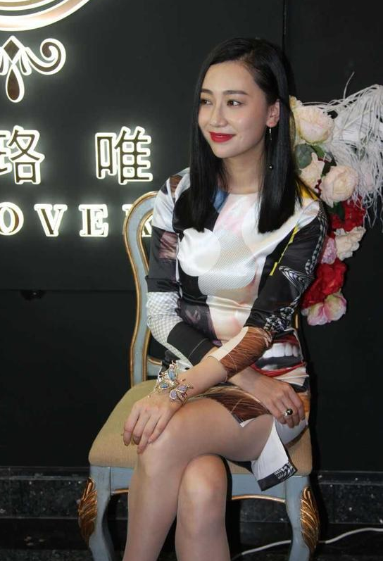 惜敗何潔無緣全國賽,喪女又離婚,超女馮家妹到底有多不走運? 惜敗何潔無緣全國賽,喪女又離婚,超女馮家妹到底有多不走運?