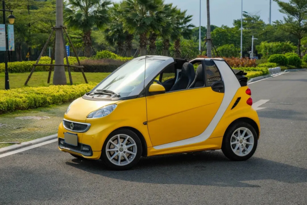 「阿站長開車」嚮往天空自由的小可愛——二手 敞篷SMART